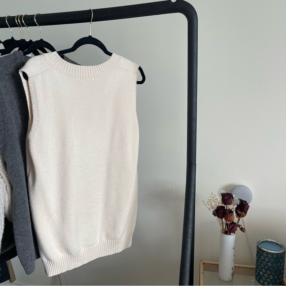 LUCCE Cream Sweater Vest - Picture 3 of 4